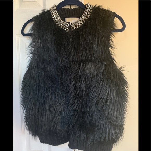 MK Beautiful vest with silver chain collar